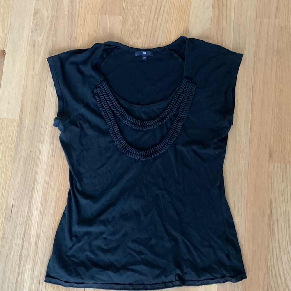 GAP black t shirt
